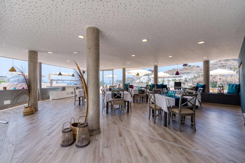 Holiday Club Puerto Calma — Restaurant & bars in Puerto Rico, Canary Islands