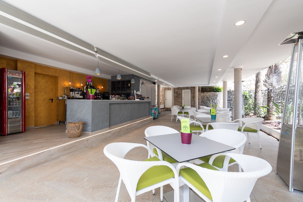 Holiday Club Puerto Calma — Restaurant & bars in Puerto Rico, Canary Islands