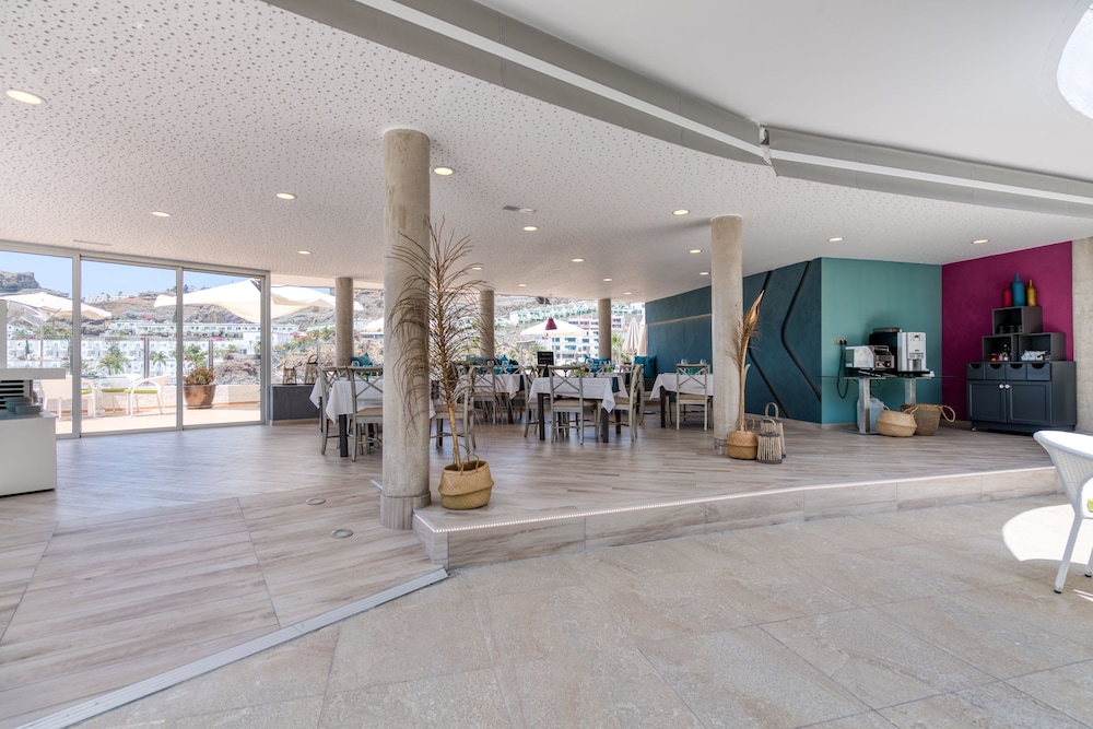 Holiday Club Puerto Calma — Restaurant & bars in Puerto Rico, Canary Islands