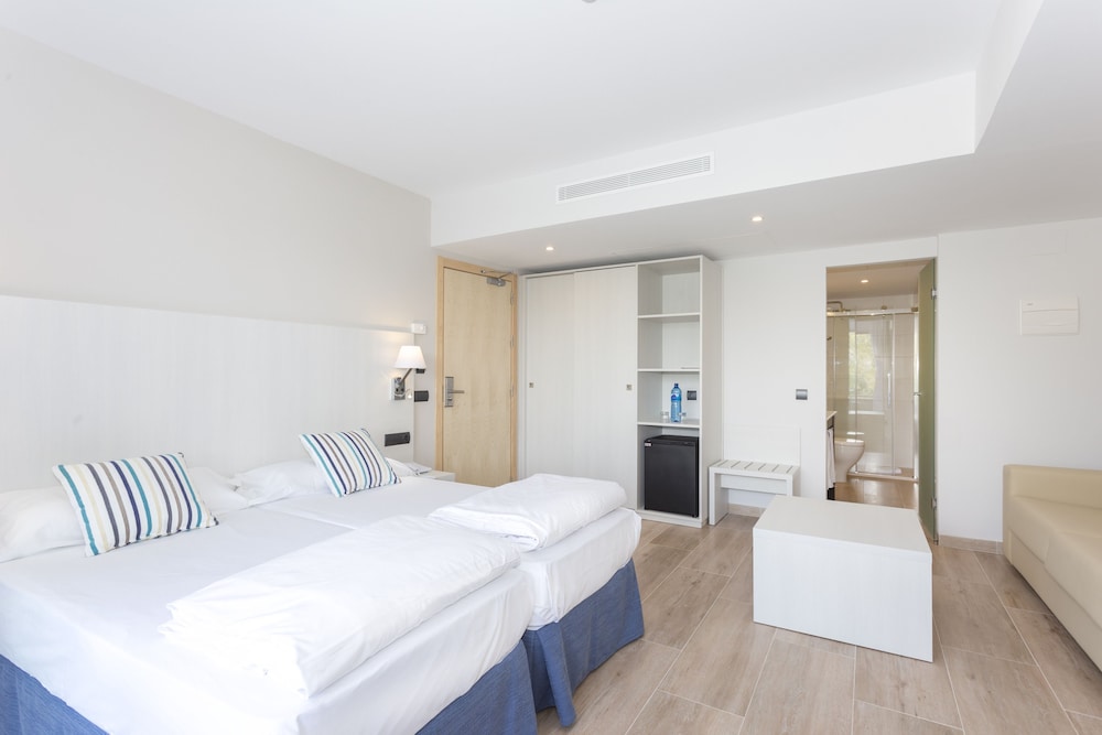 Alcanada Golf Hotel — Hotel rooms in Alcudia, Balearic Islands