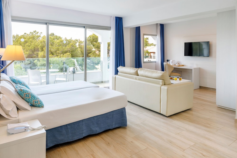 Alcanada Golf Hotel — Hotel rooms in Alcudia, Balearic Islands