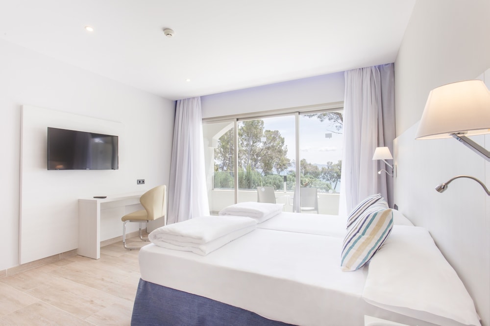 Alcanada Golf Hotel — Hotel rooms in Alcudia, Balearic Islands
