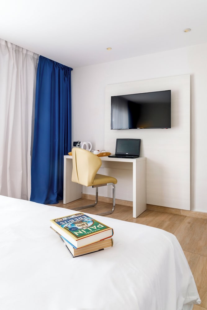 Alcanada Golf Hotel — Hotel rooms in Alcudia, Balearic Islands