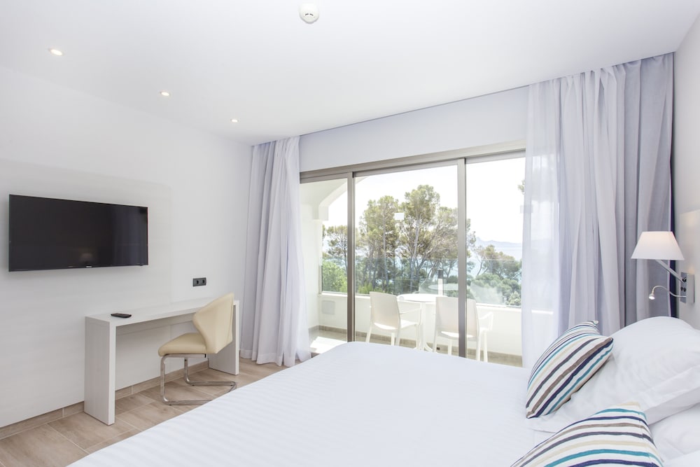 Alcanada Golf Hotel — Hotel rooms in Alcudia, Balearic Islands