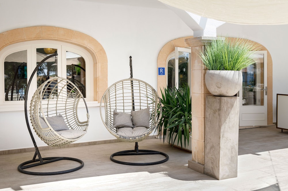 Alcanada Golf Hotel — Hotel building in Alcudia, Balearic Islands