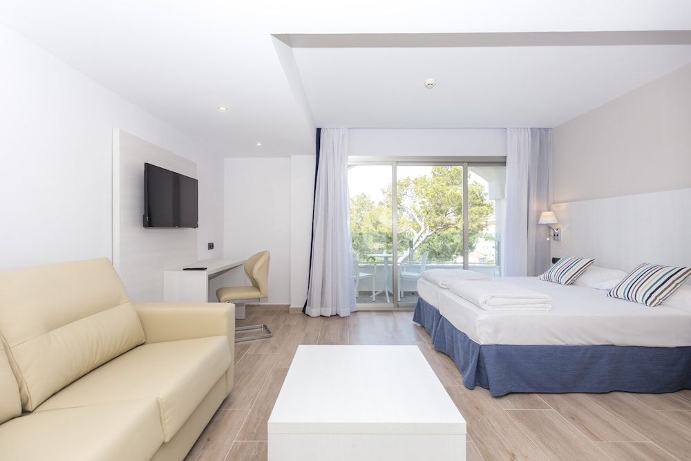 Alcanada Golf Hotel — Hotel rooms in Alcudia, Balearic Islands