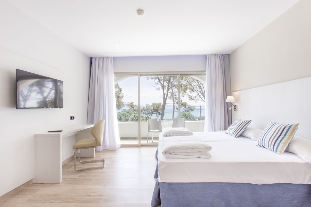 Alcanada Golf Hotel — Hotel rooms in Alcudia, Balearic Islands