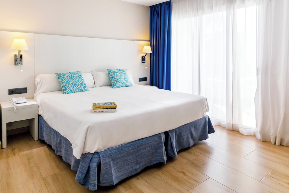 Alcanada Golf Hotel — Hotel rooms in Alcudia, Balearic Islands