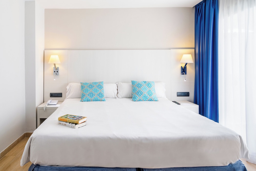 Alcanada Golf Hotel — Hotel rooms in Alcudia, Balearic Islands