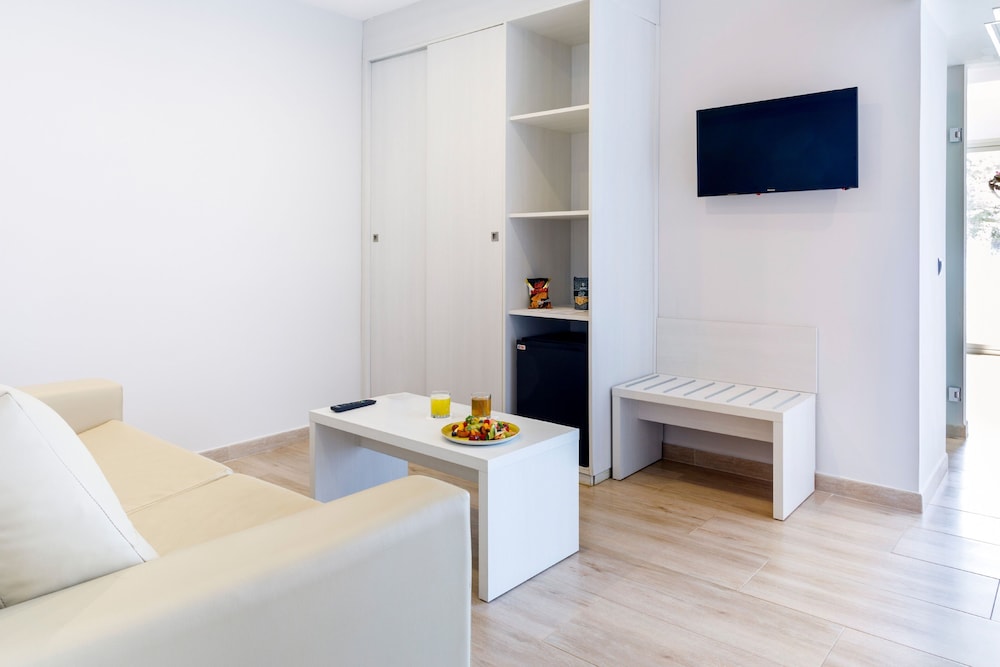 Alcanada Golf Hotel — Hotel rooms in Alcudia, Balearic Islands