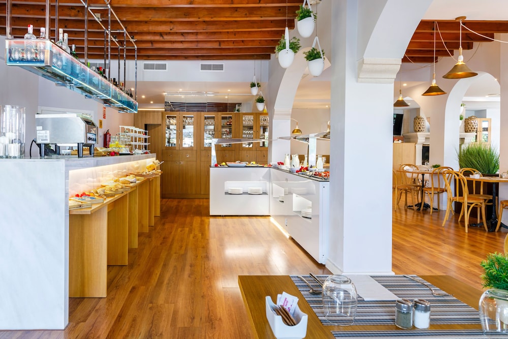 Alcanada Golf Hotel — Restaurant & bars in Alcudia, Balearic Islands