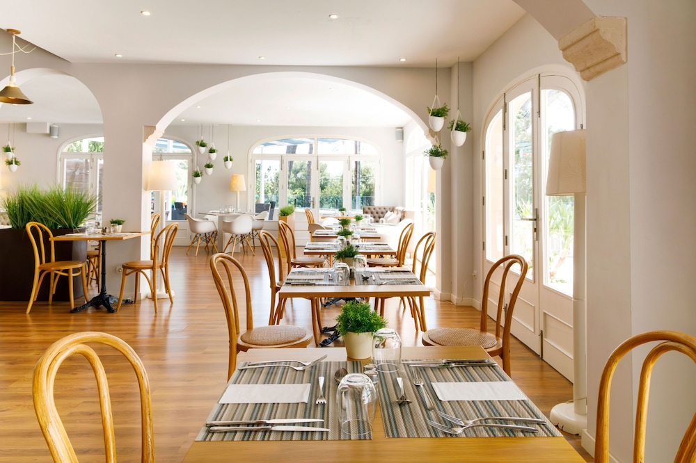 Alcanada Golf Hotel — Restaurant & bars in Alcudia, Balearic Islands