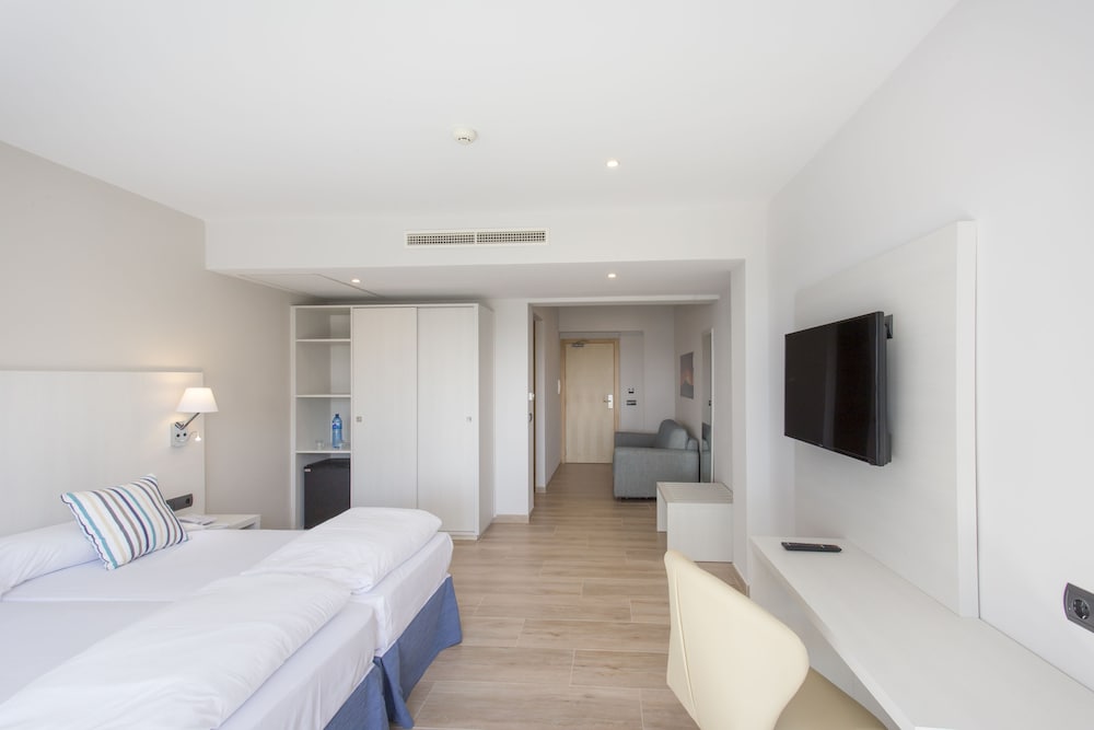 Alcanada Golf Hotel — Hotel rooms in Alcudia, Balearic Islands