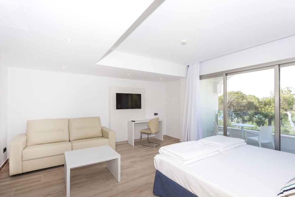 Alcanada Golf Hotel — Hotel rooms in Alcudia, Balearic Islands