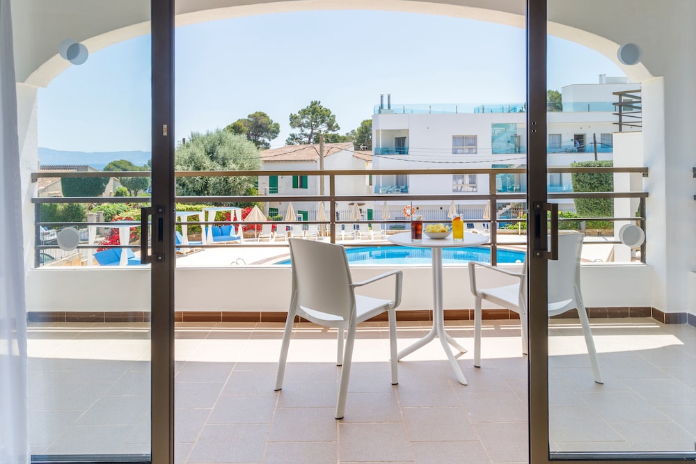 Alcanada Golf Hotel — Swimming pool in Alcudia, Balearic Islands