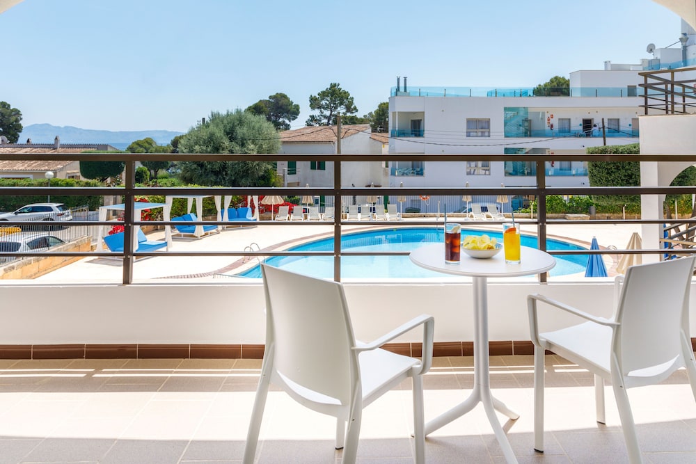 Alcanada Golf Hotel — Swimming pool in Alcudia, Balearic Islands