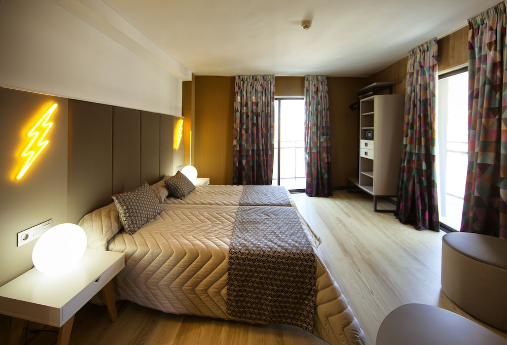 Hotel Cuco — Hotel rooms in Benidorm, Valencian Community