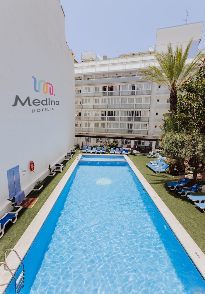 Hotel Cuco — Swimming pool in Benidorm, Valencian Community