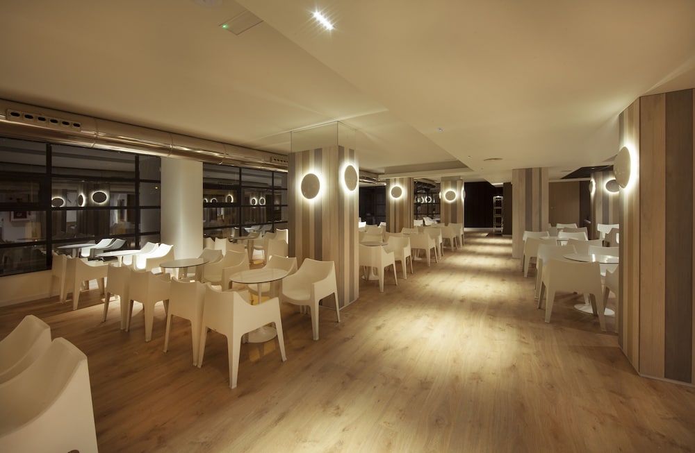 Hotel Cuco — Restaurant & bars in Benidorm, Valencian Community