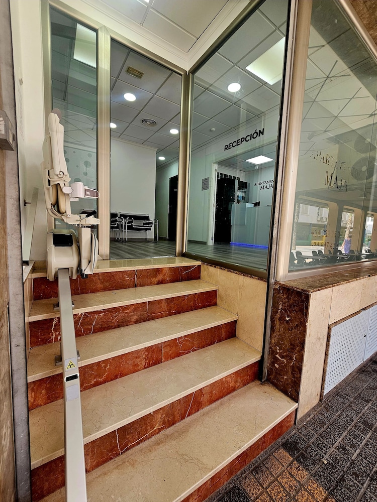Apartamentos Maja — Hotel building in Benidorm, Valencian Community