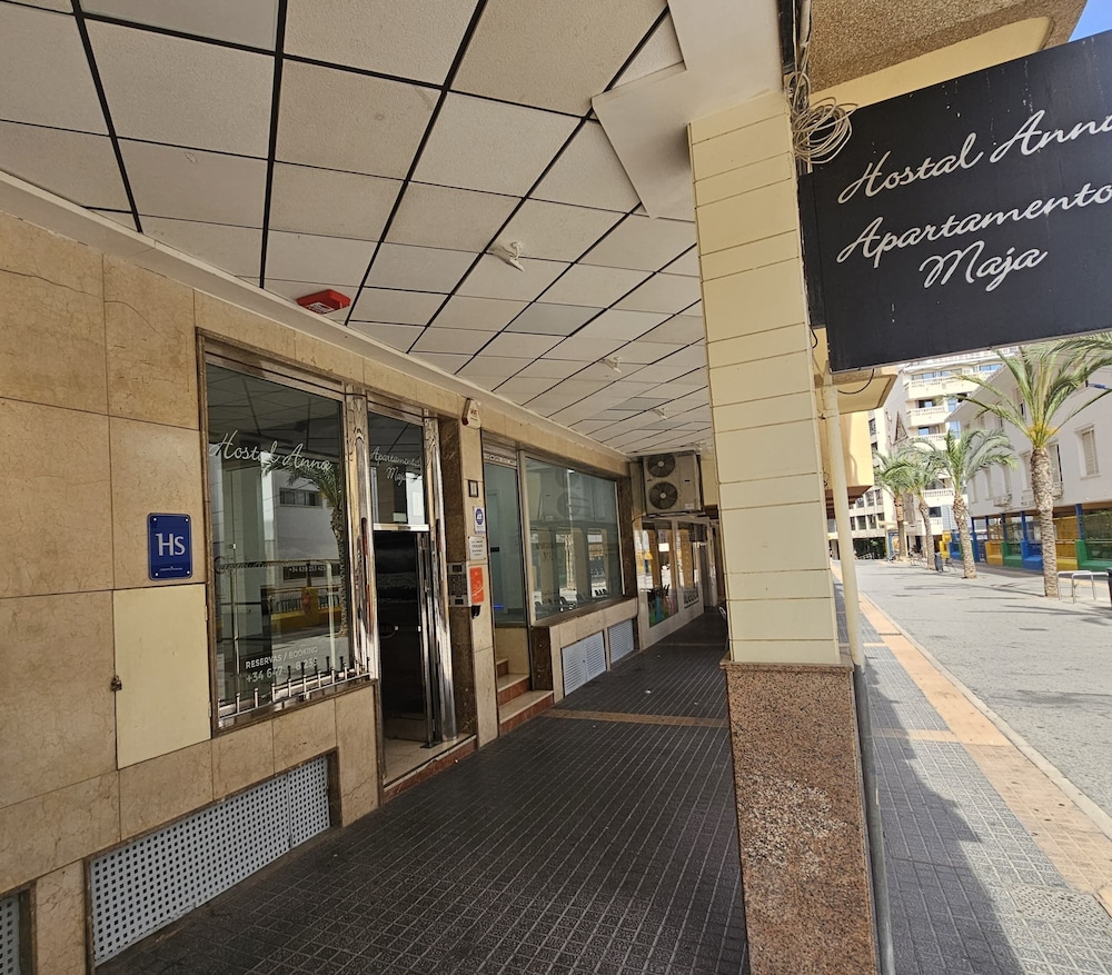 Apartamentos Maja — Hotel building in Benidorm, Valencian Community