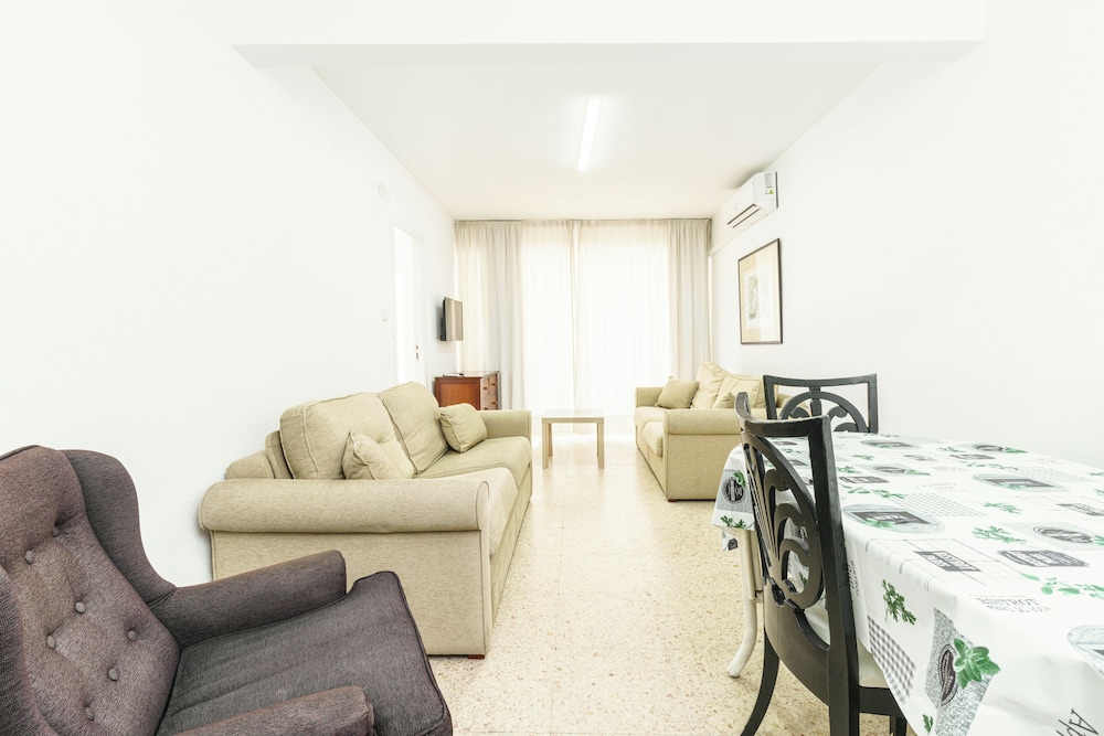 Apartamentos Maja — Hotel rooms in Benidorm, Valencian Community
