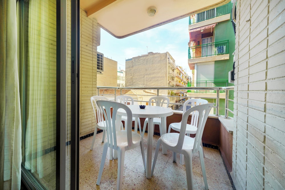 Apartamentos Maja — Hotel building in Benidorm, Valencian Community
