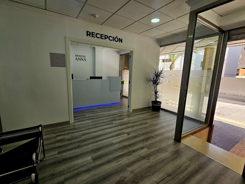 Apartamentos Maja — Hotel building in Benidorm, Valencian Community