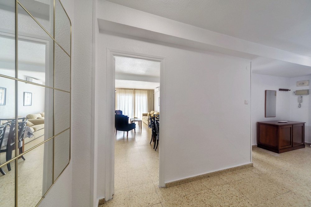 Apartamentos Maja — Hotel rooms in Benidorm, Valencian Community
