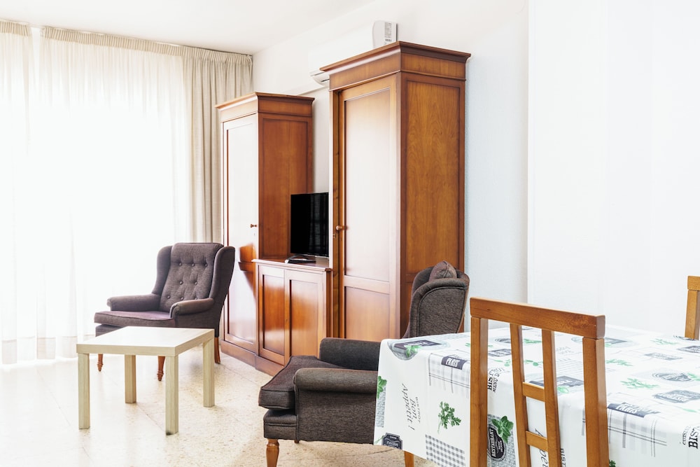 Apartamentos Maja — Hotel rooms in Benidorm, Valencian Community