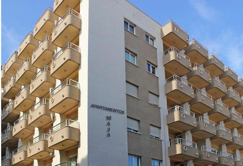 Apartamentos Maja — Hotel building in Benidorm, Valencian Community
