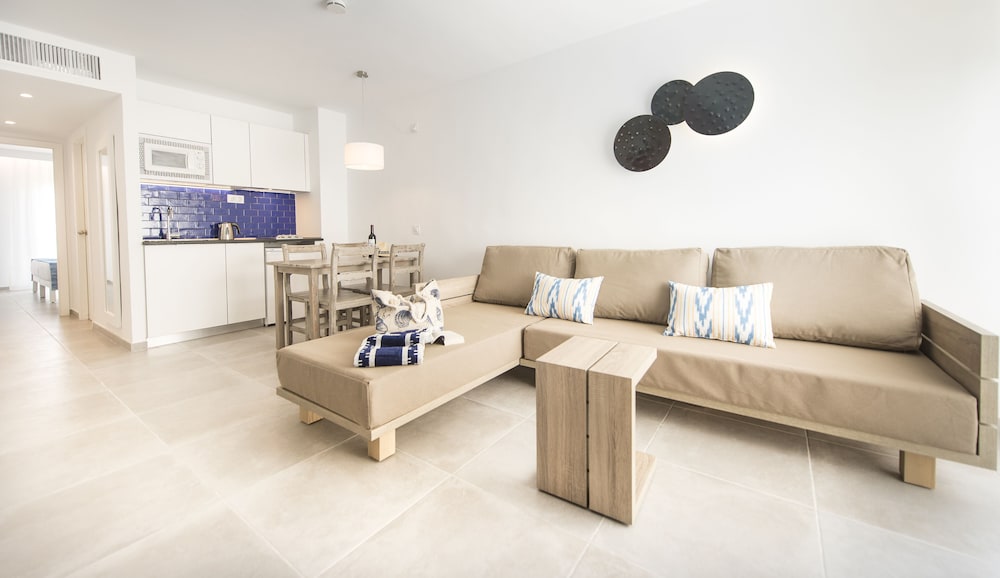 Seaclub Alcudia — Hotel rooms in Alcudia, Balearic Islands