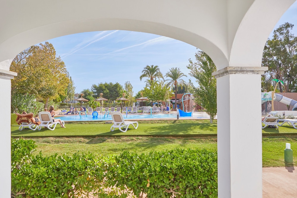 Seaclub Alcudia — Swimming pool in Alcudia, Balearic Islands