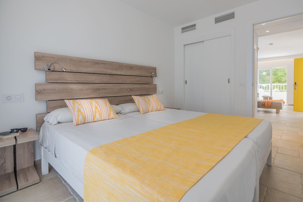 Seaclub Alcudia — Hotel rooms in Alcudia, Balearic Islands