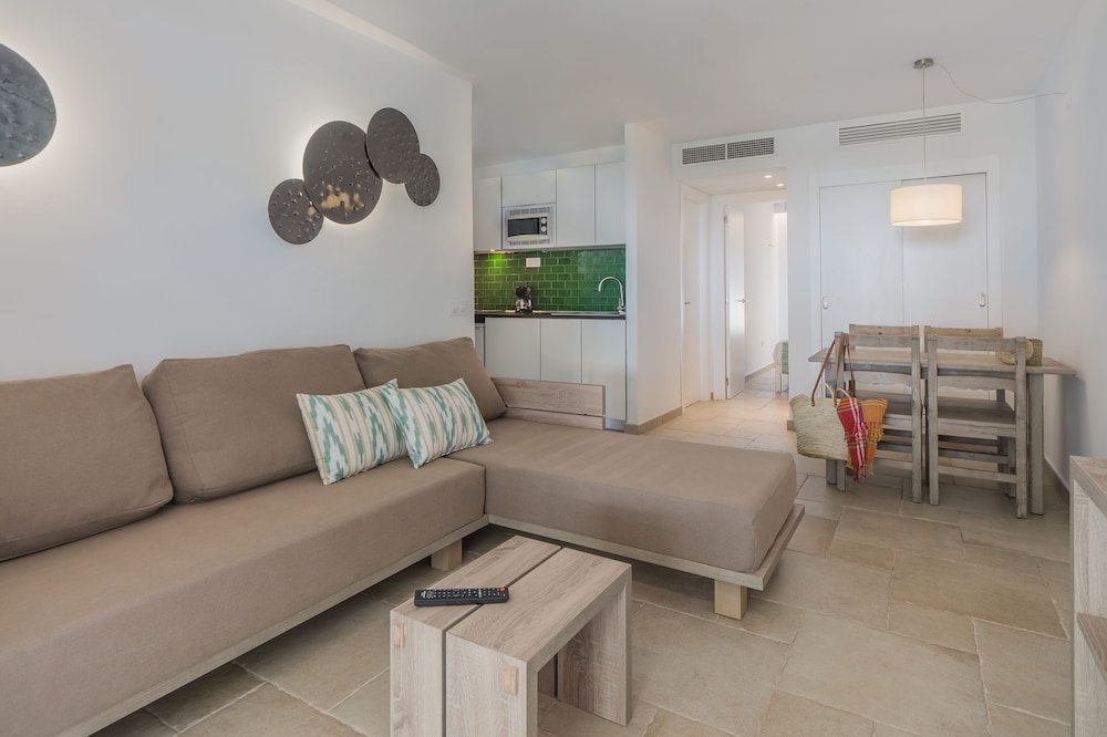 Seaclub Alcudia — Hotel rooms in Alcudia, Balearic Islands