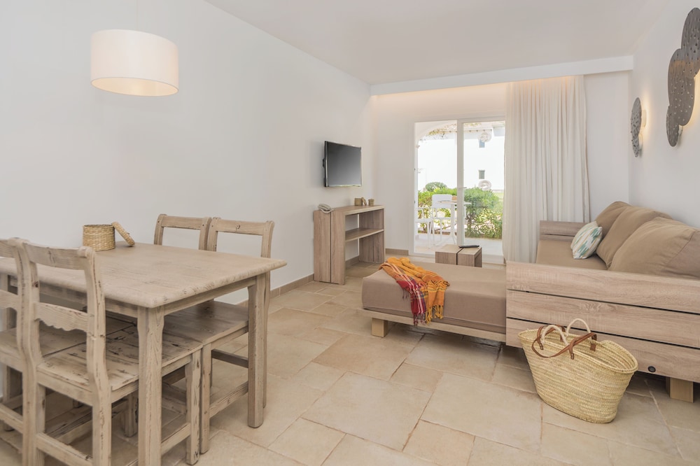 Seaclub Alcudia — Hotel rooms in Alcudia, Balearic Islands