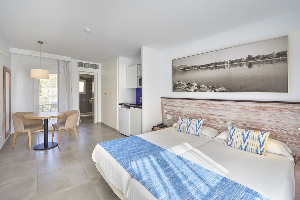 Seaclub Alcudia — Hotel rooms in Alcudia, Balearic Islands