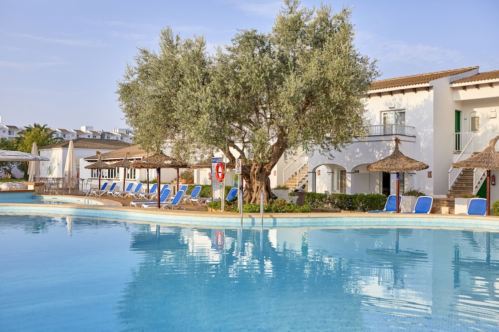 Seaclub Alcudia — Swimming pool in Alcudia, Balearic Islands