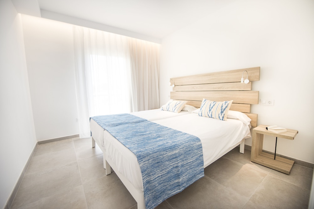 Seaclub Alcudia — Hotel rooms in Alcudia, Balearic Islands