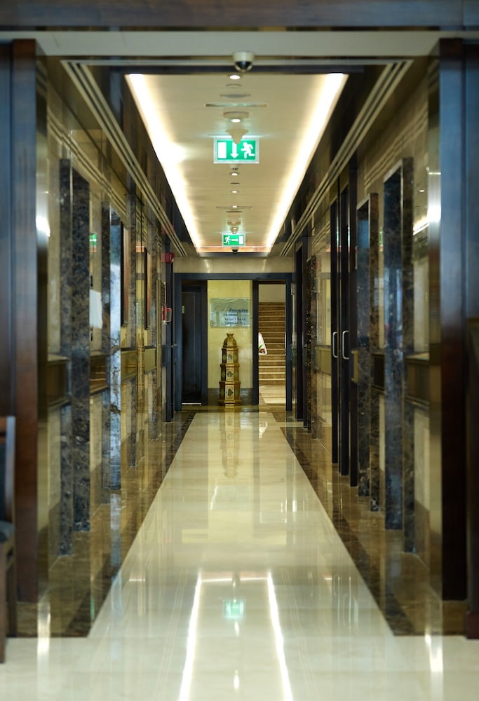 City Première Marina Hotel Apartments — Hotel building in Dubai