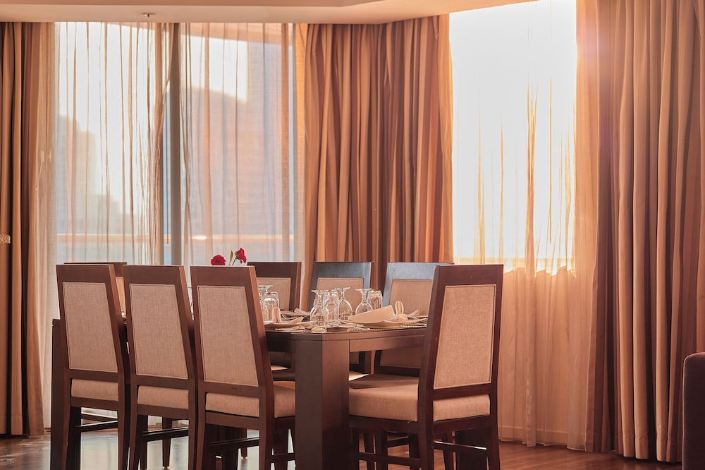City Première Marina Hotel Apartments — Restaurant & bars in Dubai