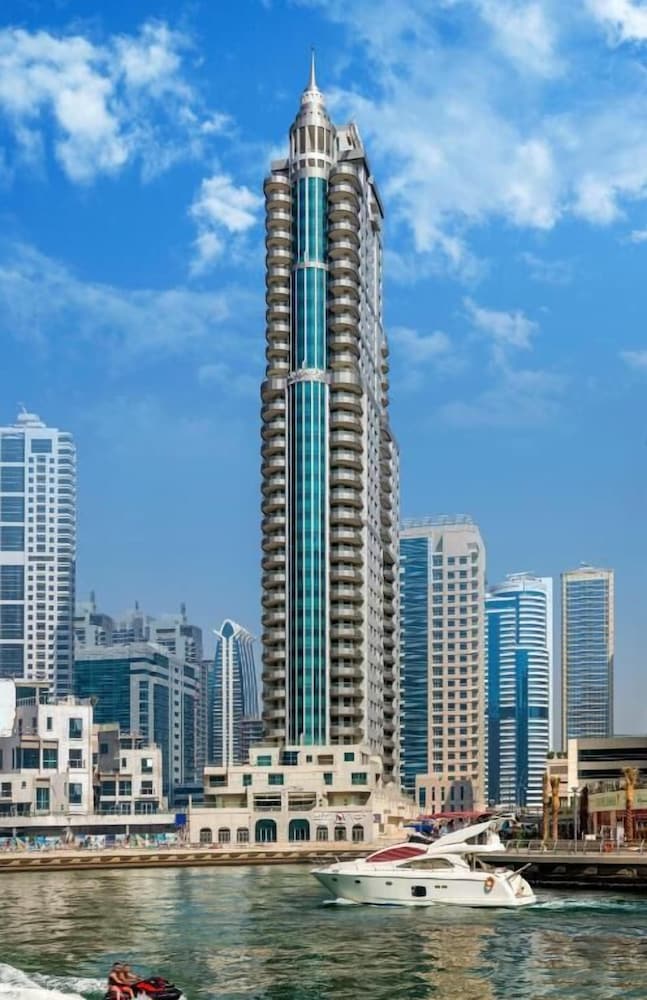 City Première Marina Hotel Apartments — Hotel building in Dubai