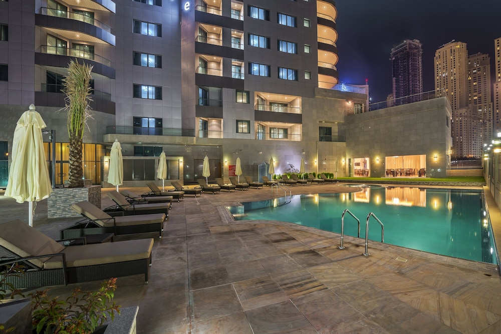 City Première Marina Hotel Apartments — Swimming pool in Dubai
