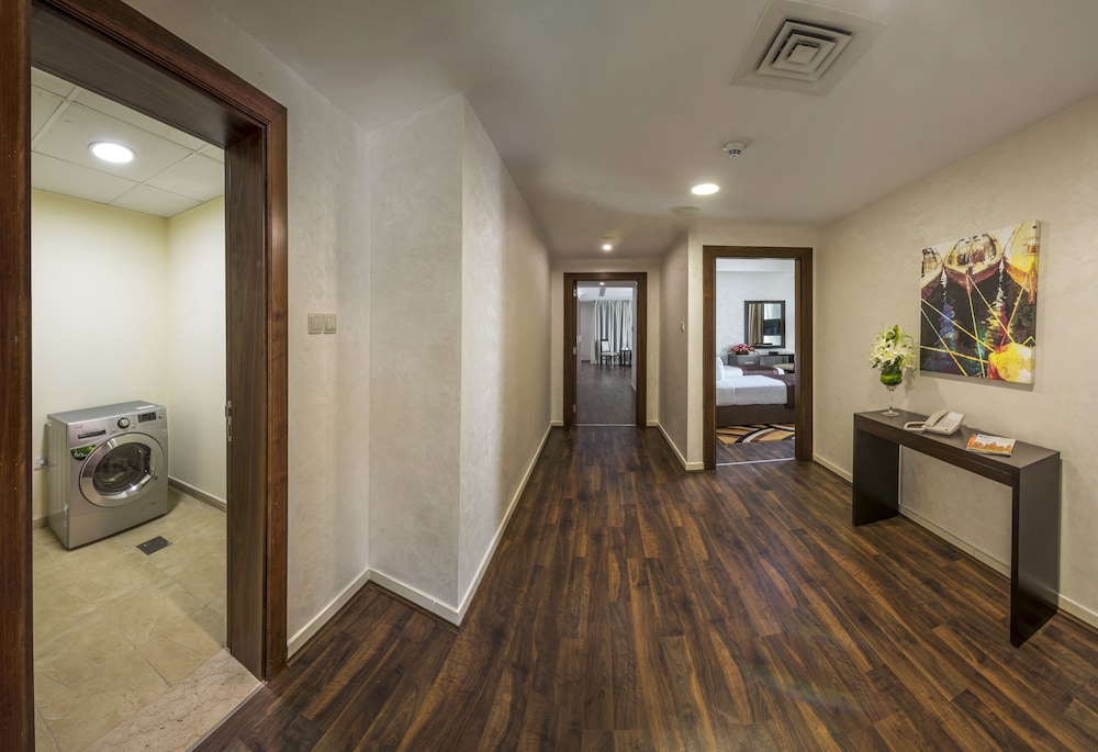 City Première Marina Hotel Apartments — Hotel building in Dubai