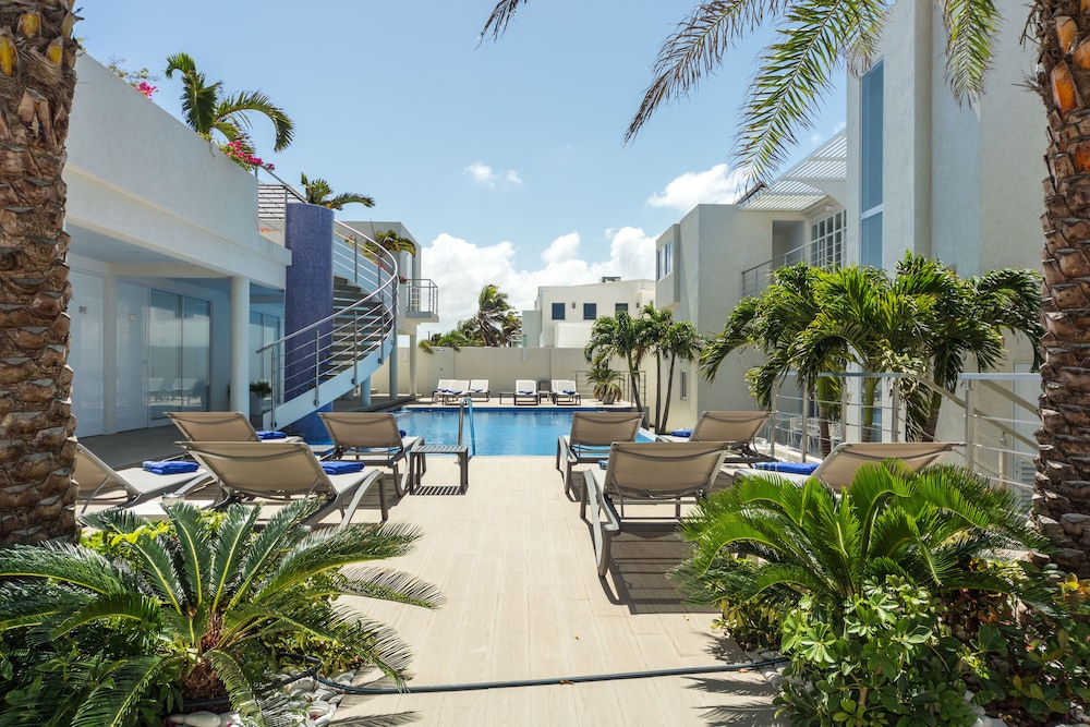 Ocean Z Boutique Hotel — Swimming pool in Noord, Aruba