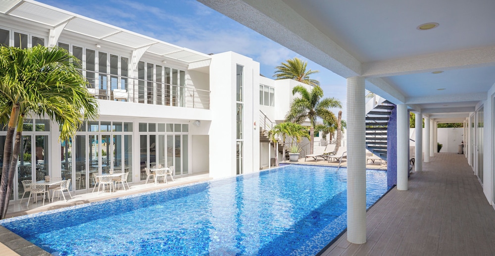 Ocean Z Boutique Hotel — Swimming pool in Noord, Aruba