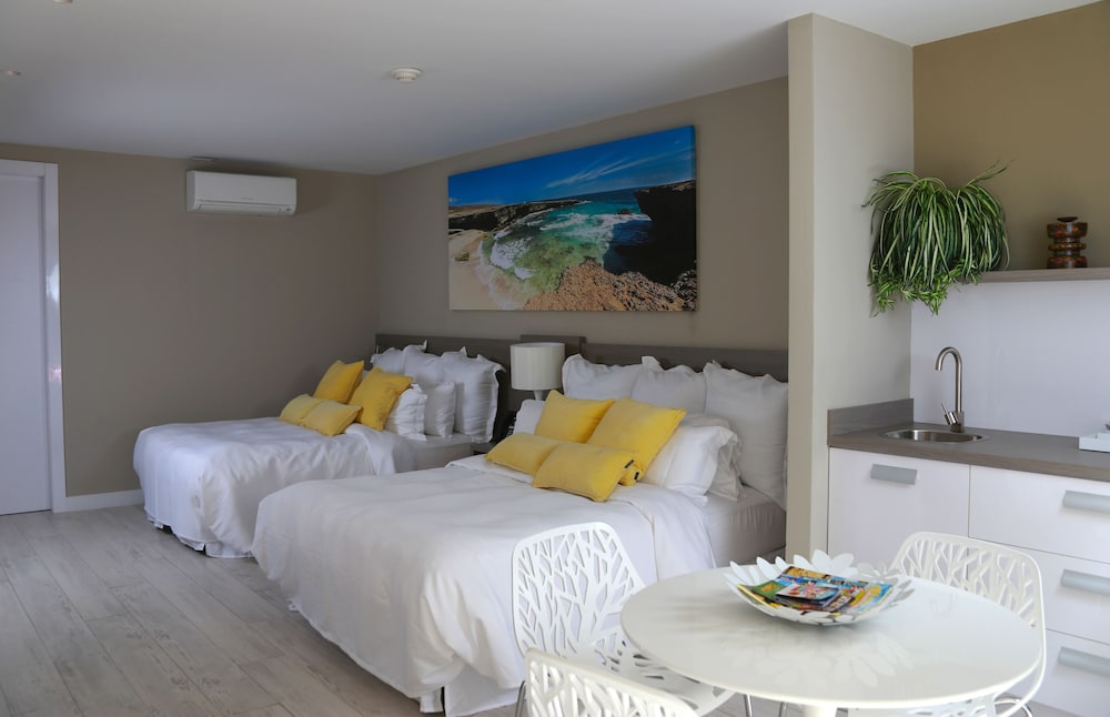 Ocean Z Boutique Hotel — Hotel rooms in Noord, Aruba