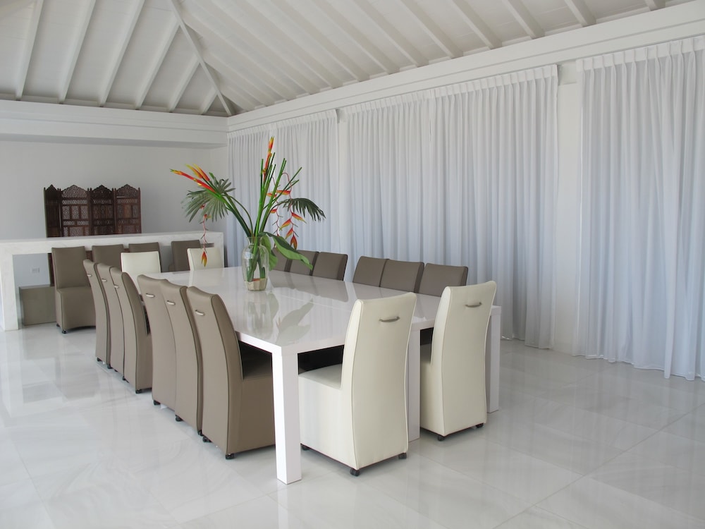 Ocean Z Boutique Hotel — Restaurant & bars in Noord, Aruba