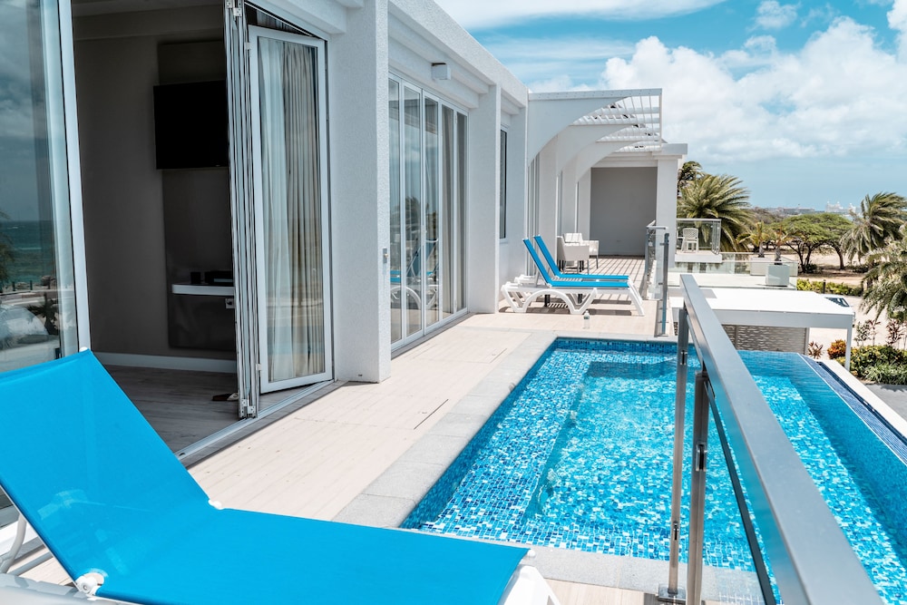 Ocean Z Boutique Hotel — Swimming pool in Noord, Aruba