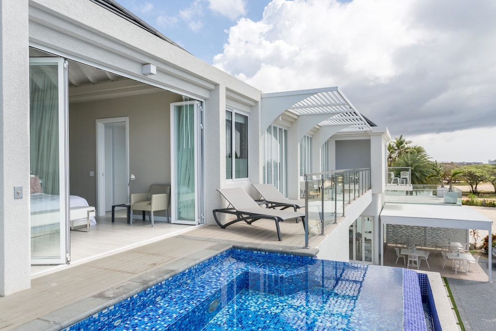 Ocean Z Boutique Hotel — Swimming pool in Noord, Aruba